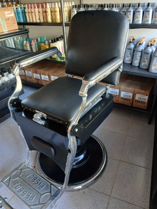 Cadeira de Barbeiro “Pessoa Lisboa” - Completamente Restaurada