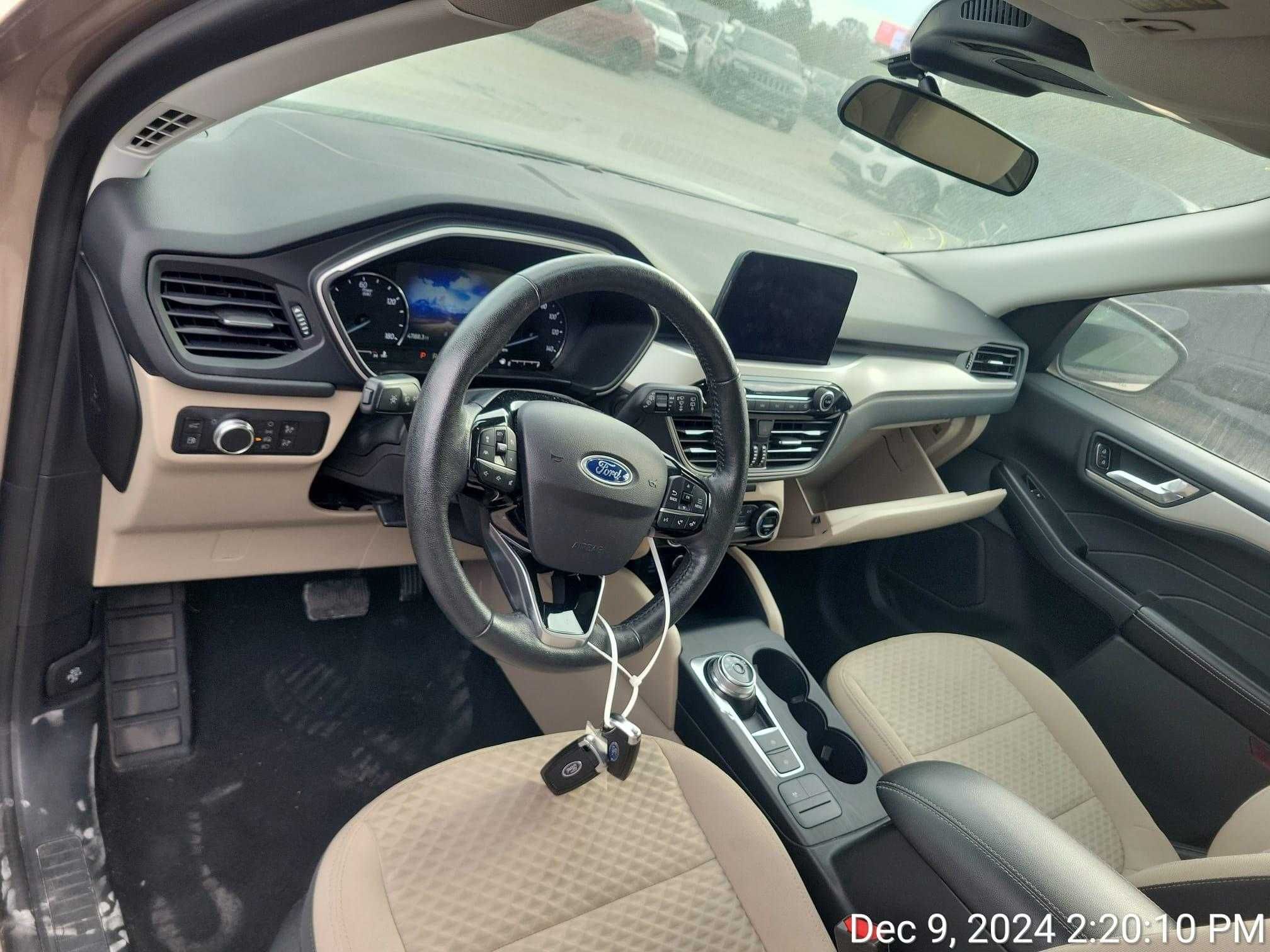 2021 FORD Escape SE