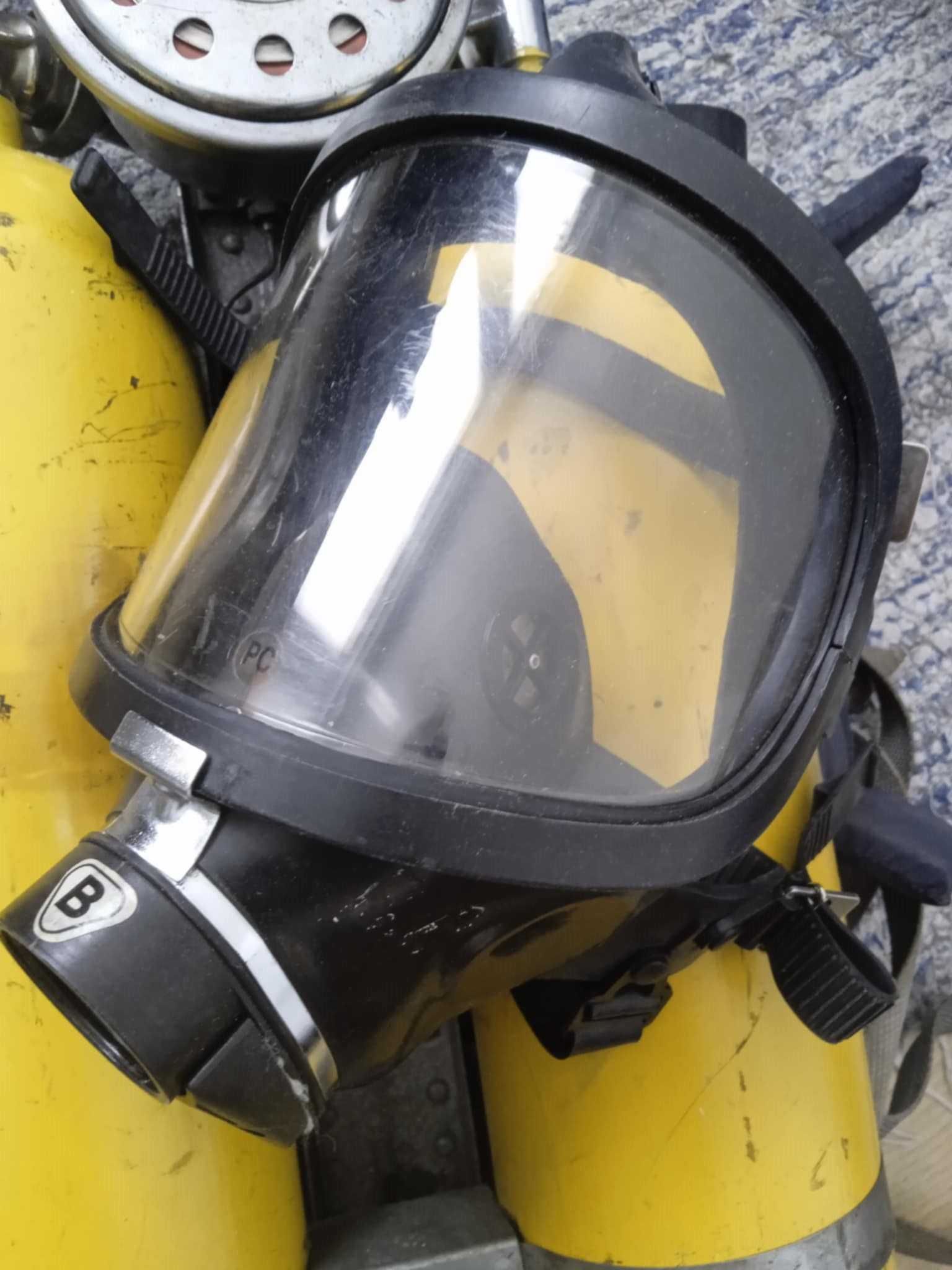 Aparat powietrzny AP-3 PRL dla strażaków + maska przeciwgazowa