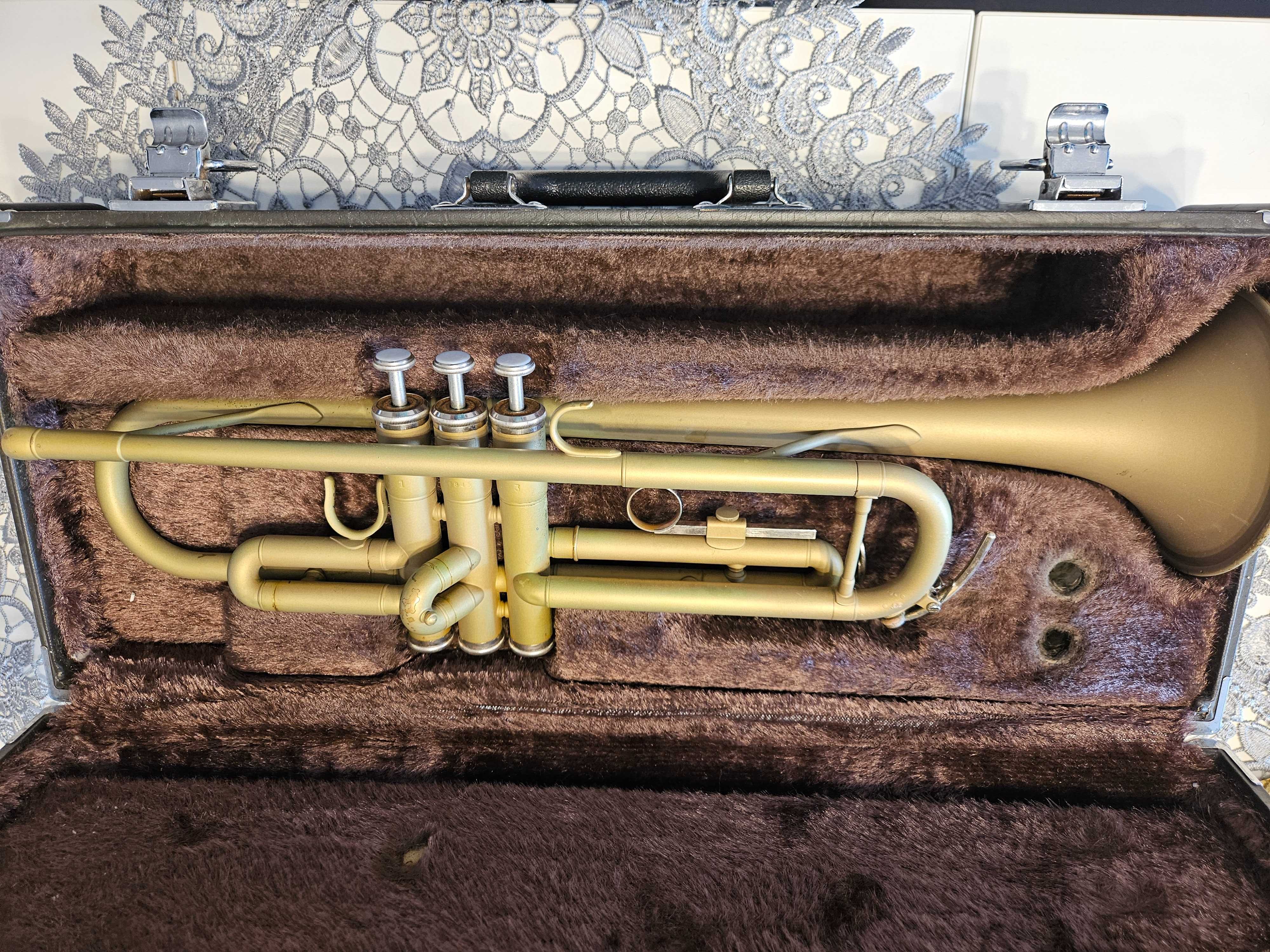 Trąbka Yamaha YTR-2335