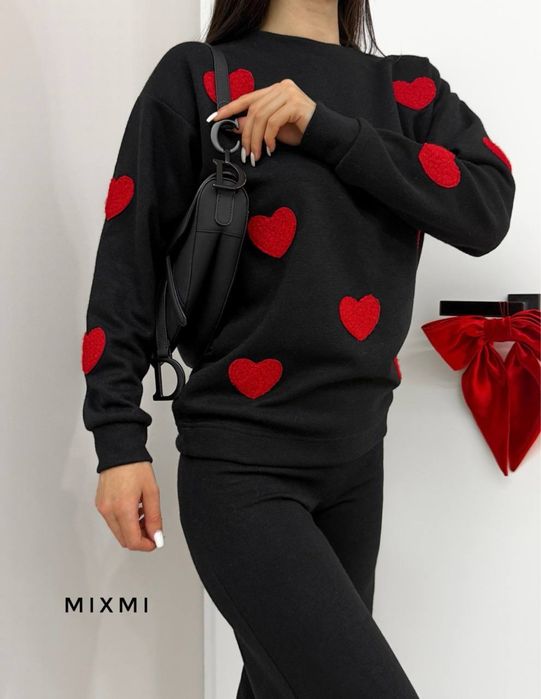 Жіночий костюм з сердечками