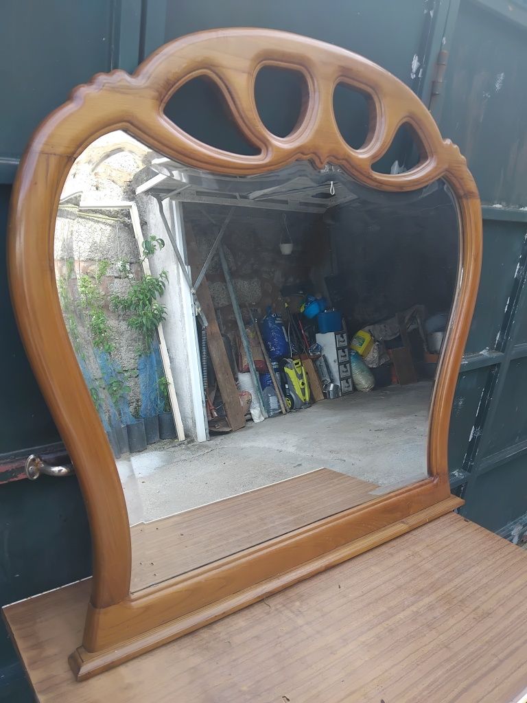 Espelho de quarto  em madeira
