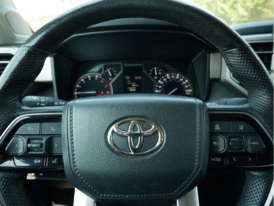 Toyota Tundra Limited CrewMax Cab LB      2022