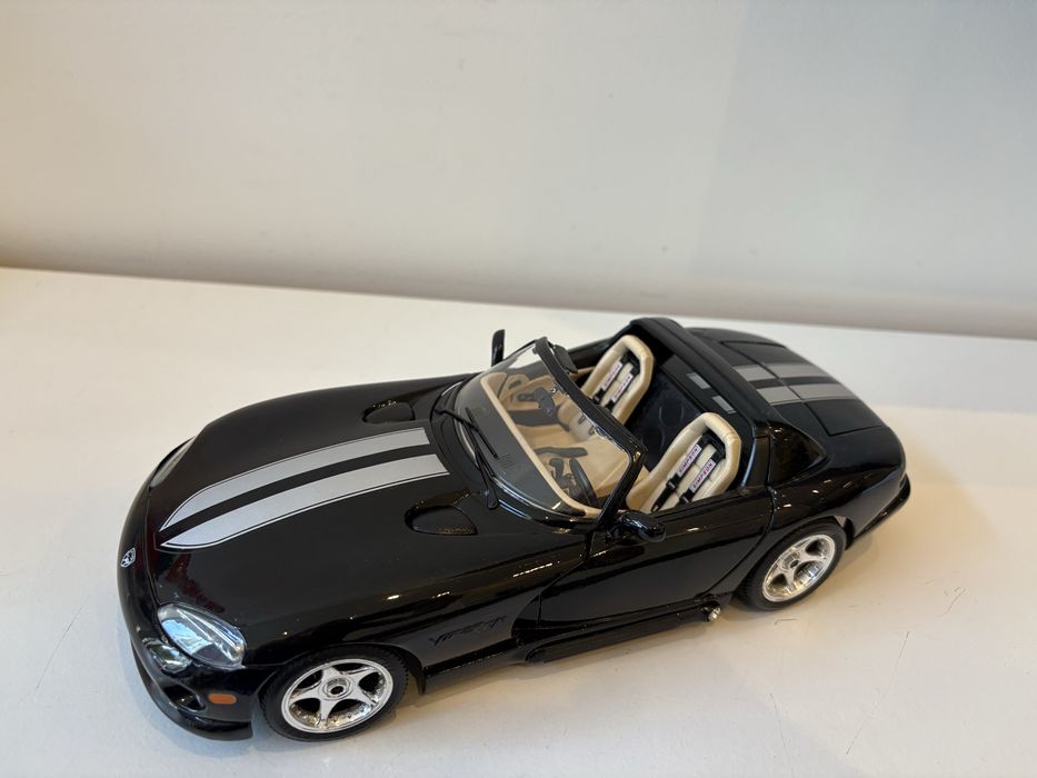 Model Dodge Viper RT10 1:18 BBurago Burago (maisto welly)