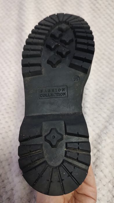 Шкіряні черевики 38 розміру