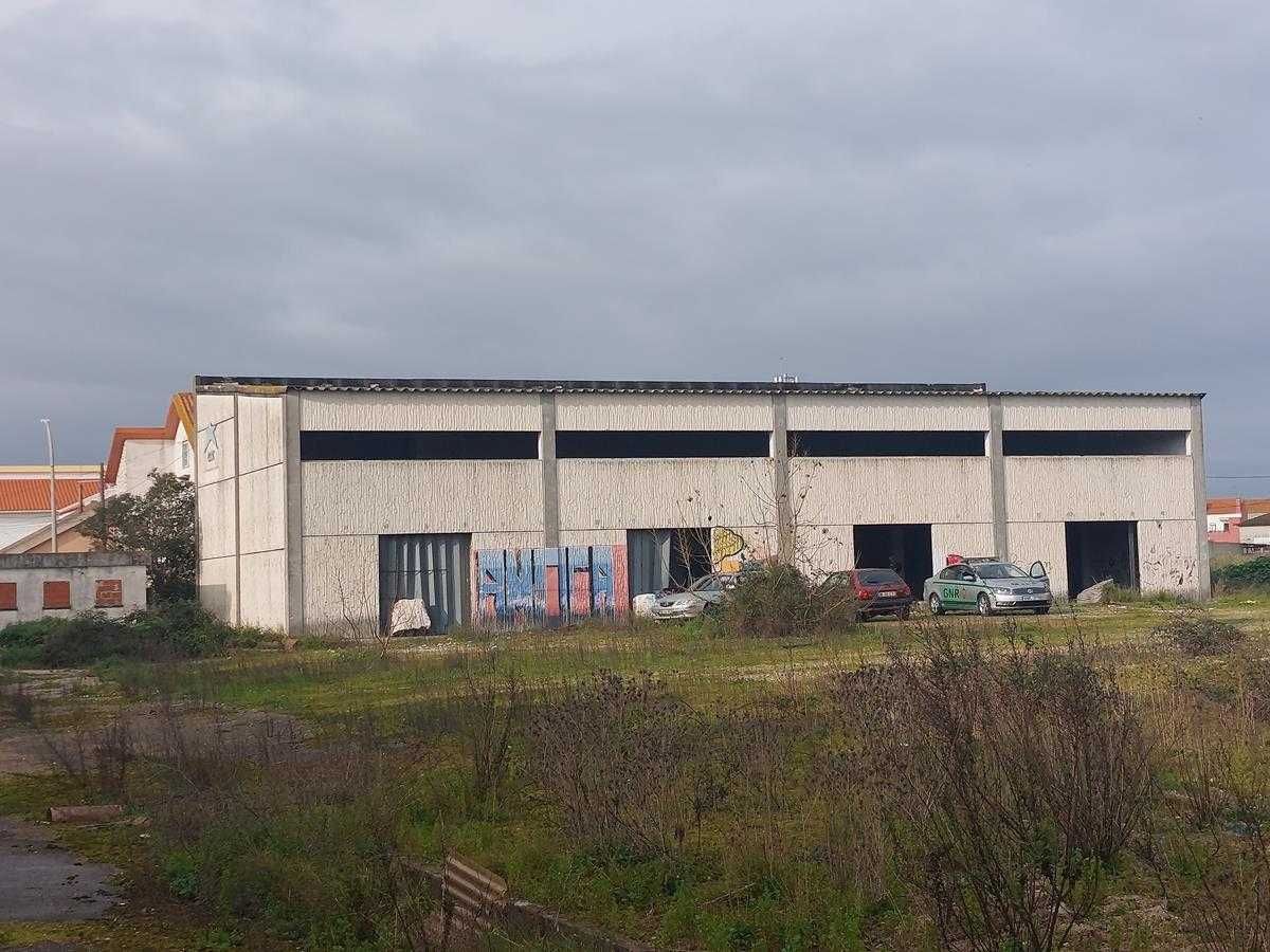 Imóvel 30.648 m2 | 3 Edifícios/Armazéns