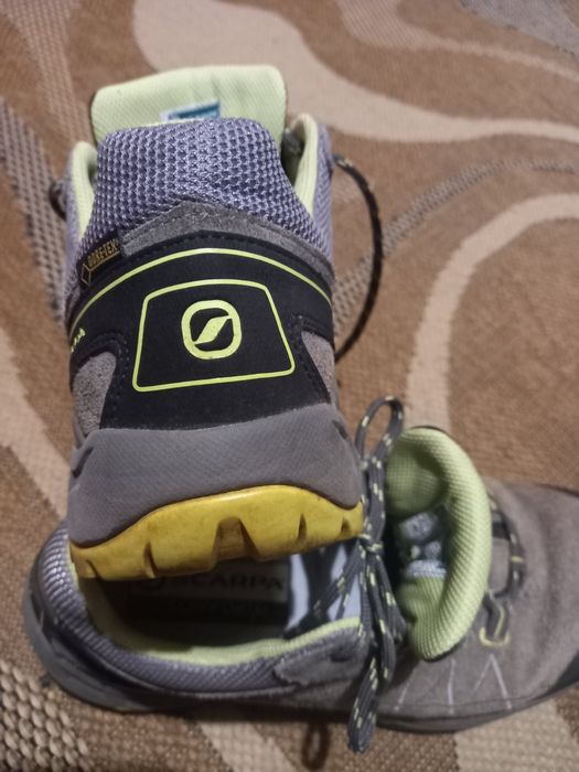 Кросівки бренду Scarpa