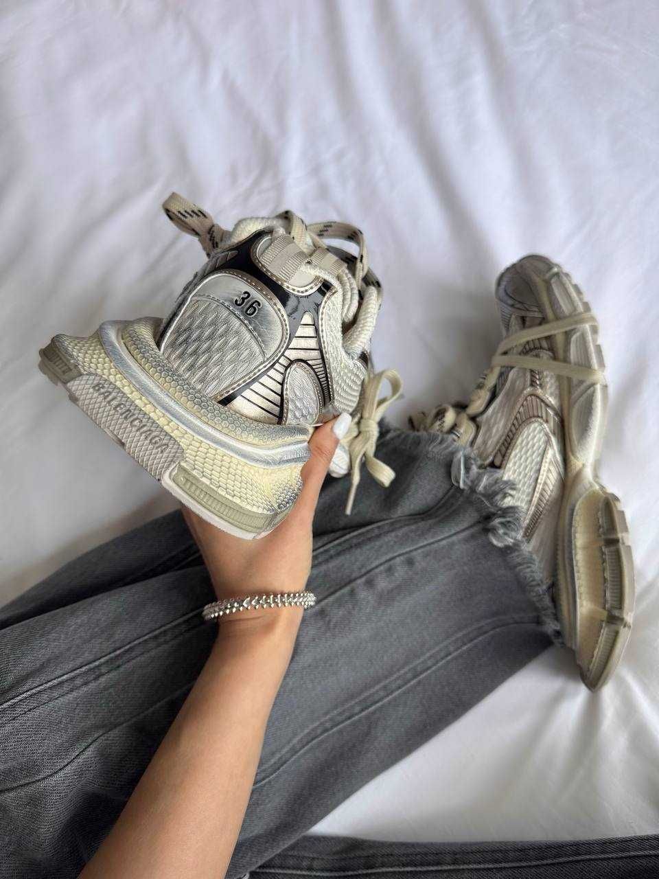 Жіночі кросівки BALENCIAGA 3XL бежевий з сріблом  1132 ХІТОВІ