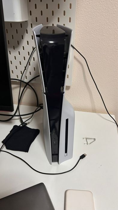 PlayStation 5 Slim 1T + 1 comando PS5