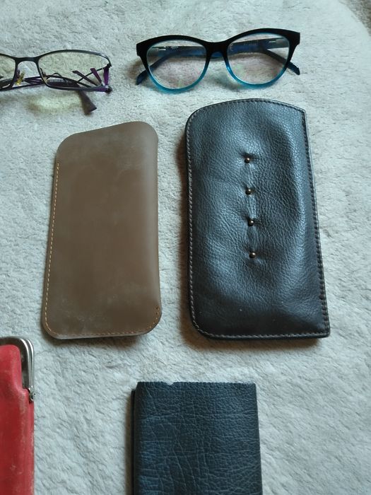 Stare etui na okulary pokrowiec i okulary