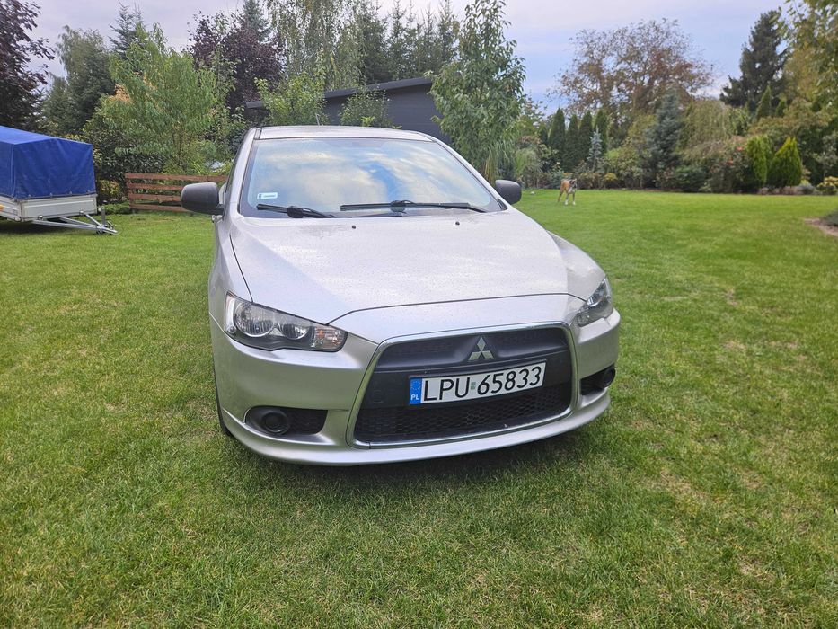 Samochód Mitsubishi Lanser