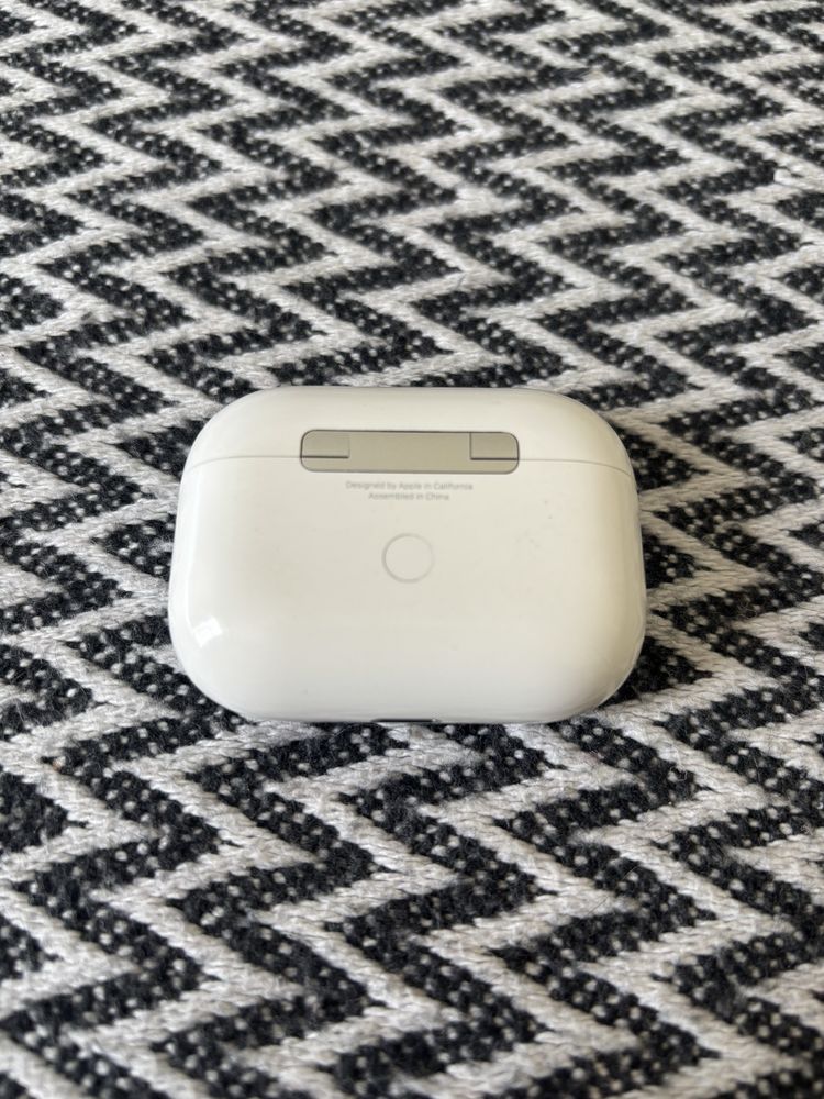 кейс AirPods Pro