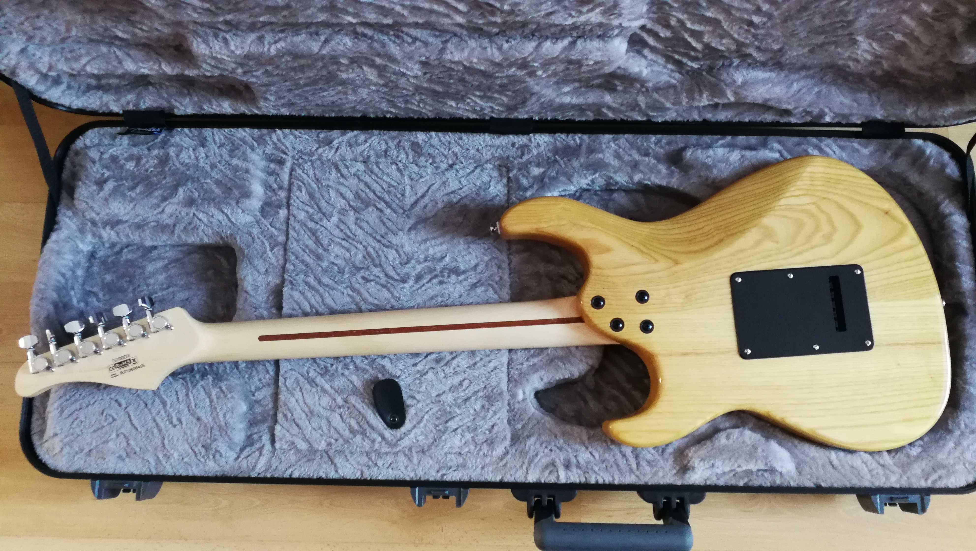 Gitara elektryczna Superstrat Cort