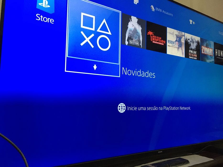 PS4 Pro 4K 1 TB + 2 comandos Sony Como Nova