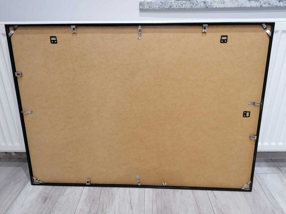 Obraz malowany spreyami w ramie