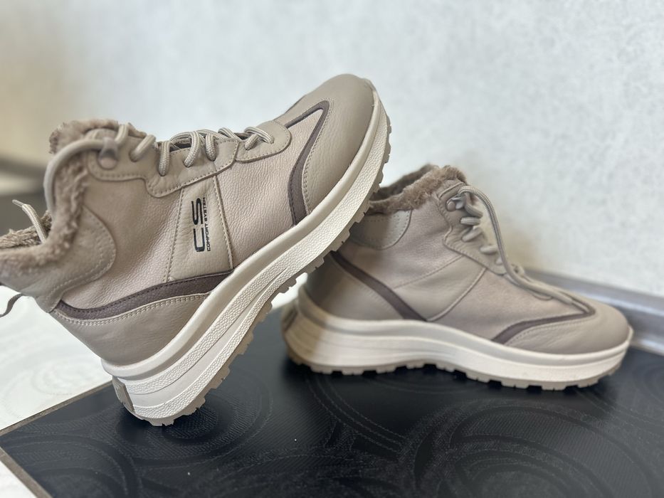 Продам зимові жіночі чоботи Mida