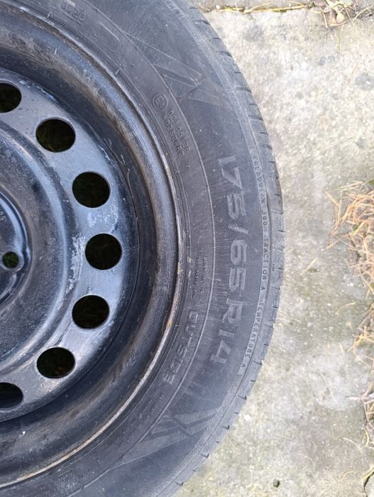 Felgi stalowe z oponami letnimi R14 4x100 60.1 mm