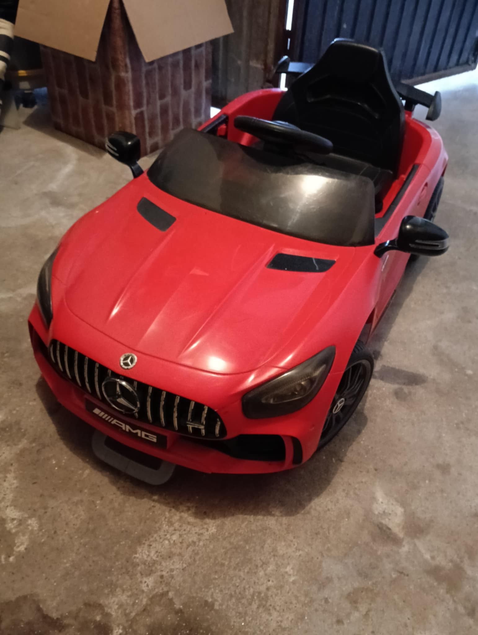 Carro Mercedes criança
