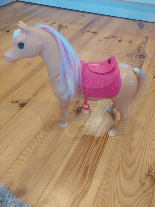 Chodzacy kon Barbie