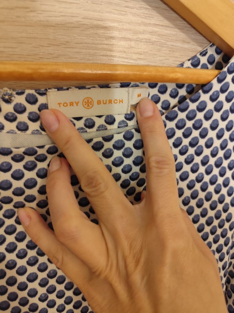 Sukienka Tory Burch jedwabna wizytowa do pracy