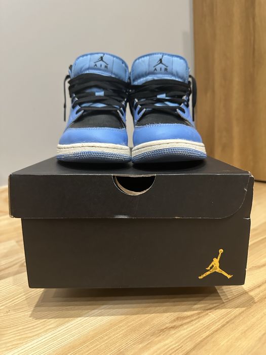 Jordan 1 Mid.