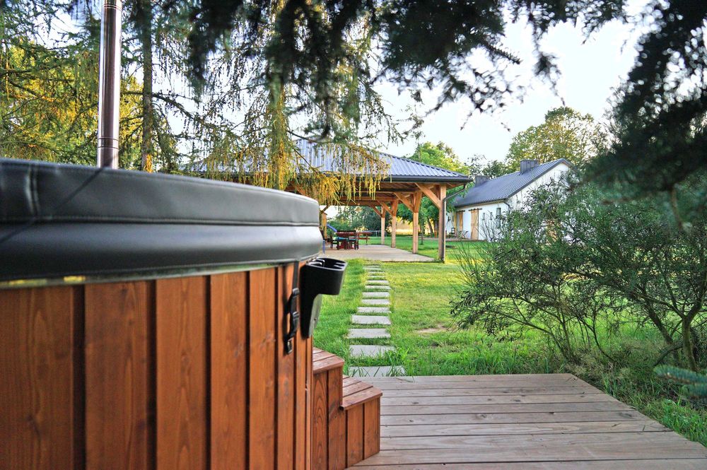 Nowy domek do 18 osób. Sauna, balia z jacuzzi. 90 km od W-wy.