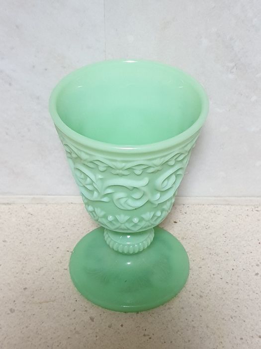 Fantástico raro antigo cálice em vidro opalino