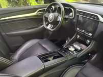 MG ZS EV LUXURY – SUV Elétrico de Estética Brilhante