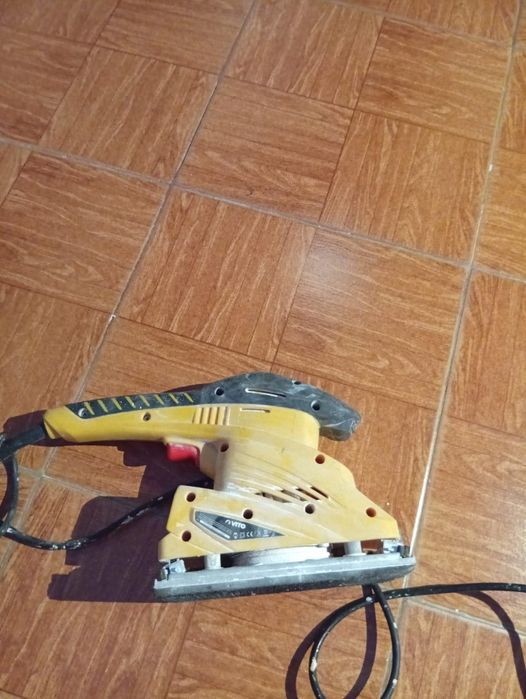 Máquina lixadeira usada poucas vezes