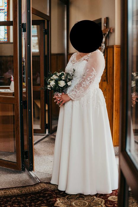Suknia Ślubna z aplikacjami liści