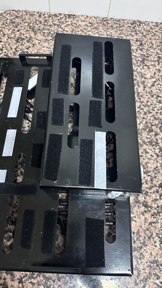 Pedal board em aço com Rise
