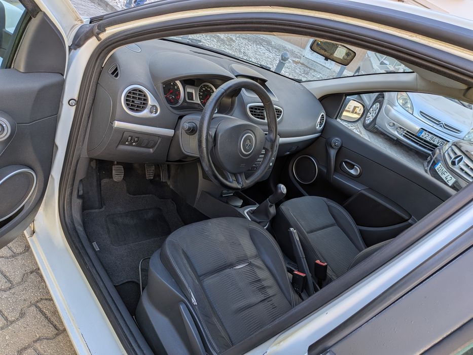 Renault Clio 1.2 i 16V Dynamique 75CV 10