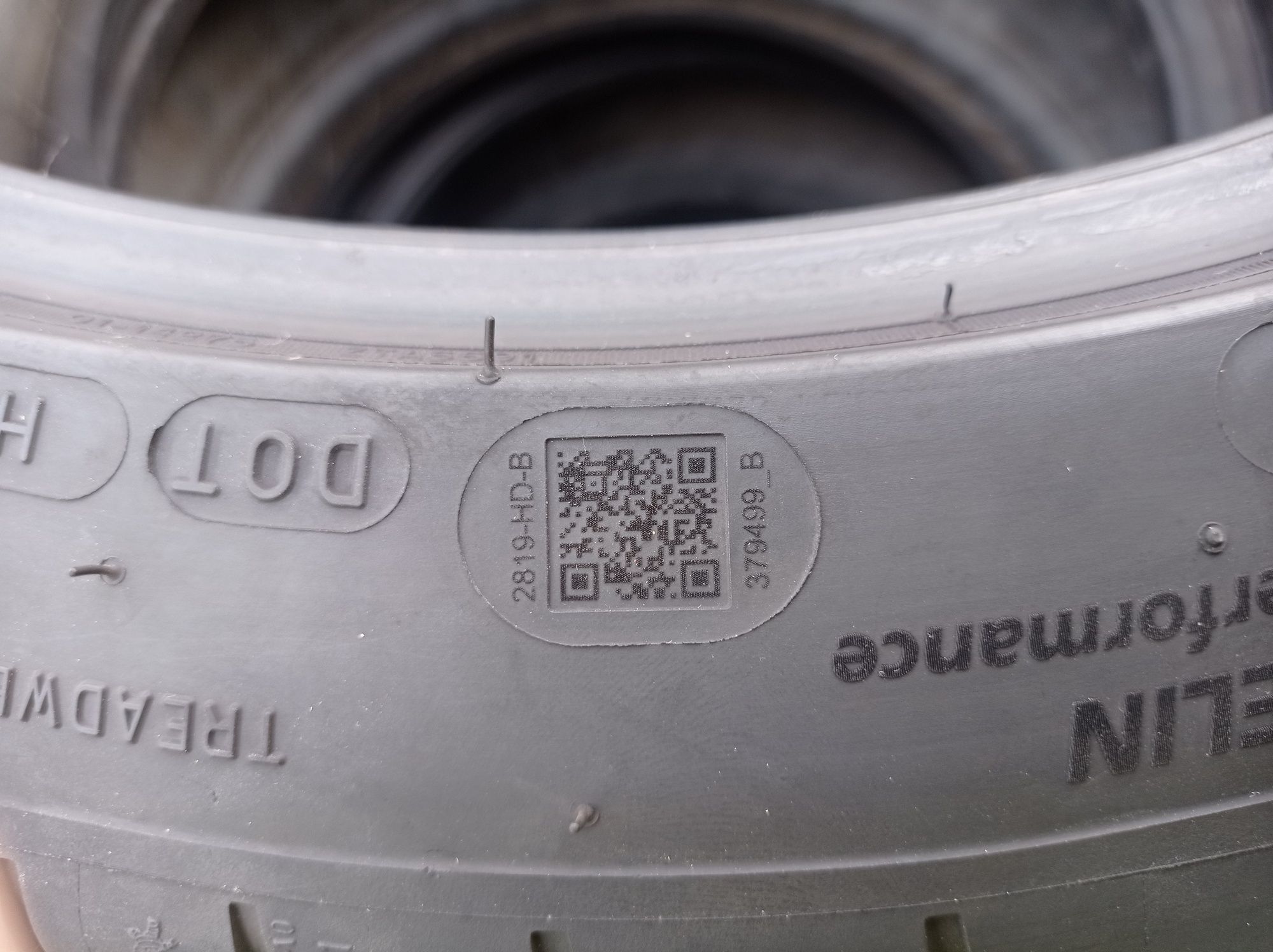 MICHELIN Pilot SPORT 4ZP 255/40 R 18