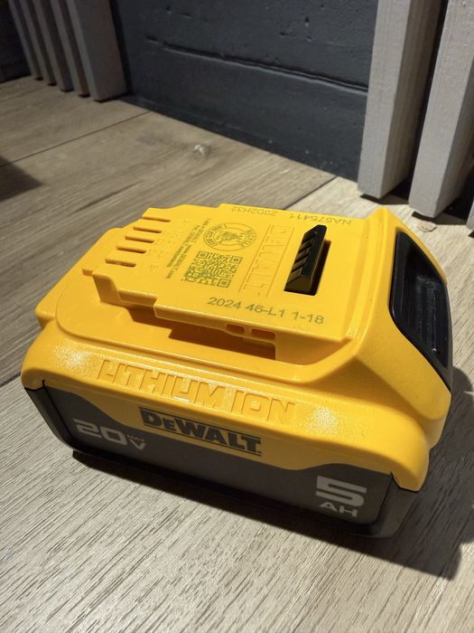 Акумулятор Dewalt DCB205 5Ah оригінальний