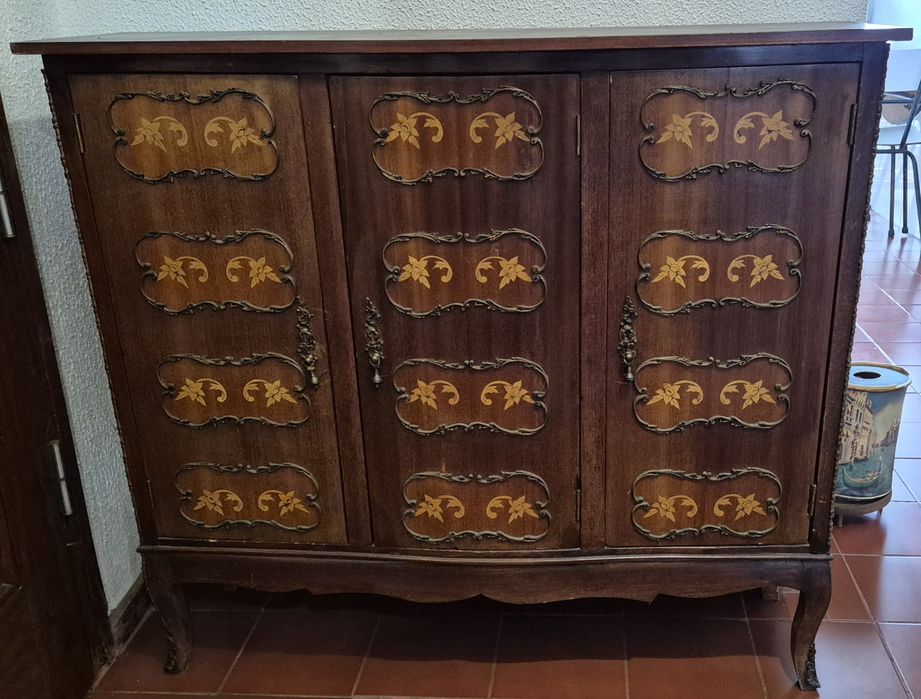 Móvel Vintage tipo Luís XV