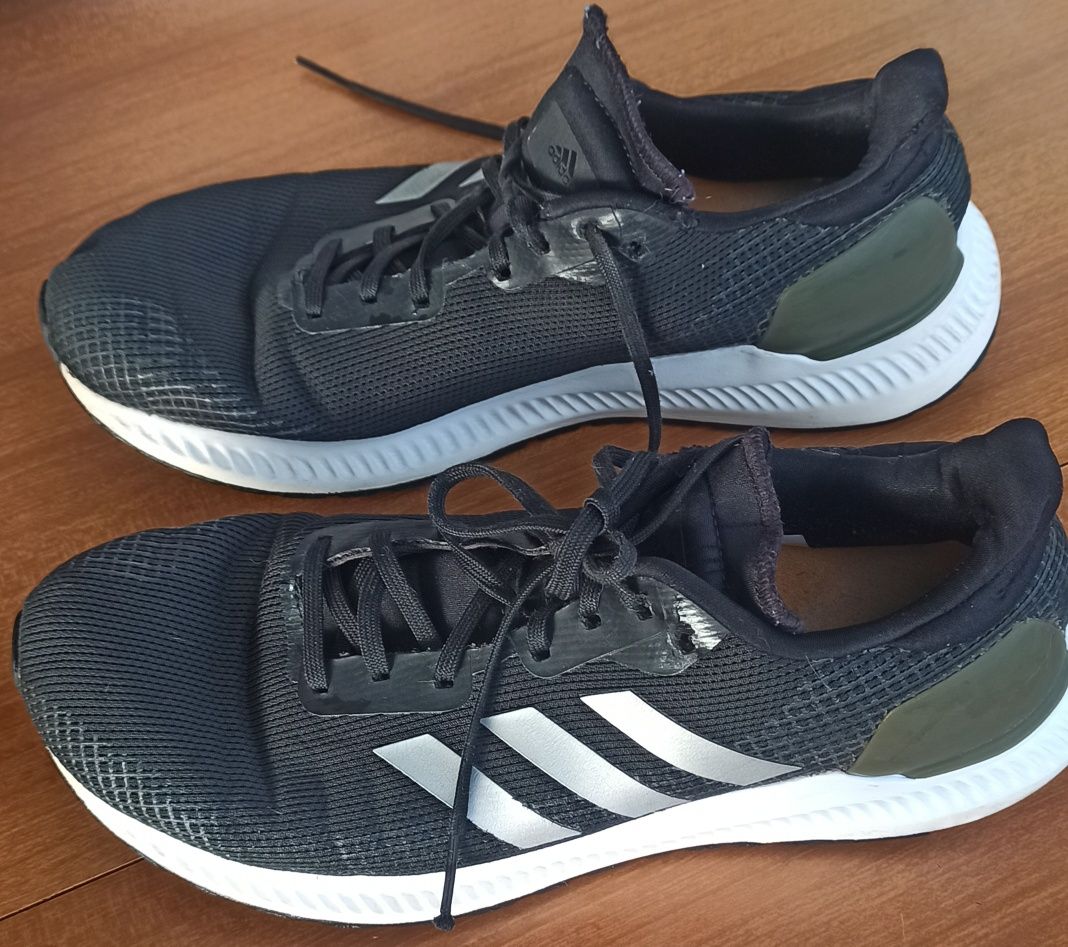 Sapatilhas adidas n°42, 50 de desporto em ótimo estado de conservação