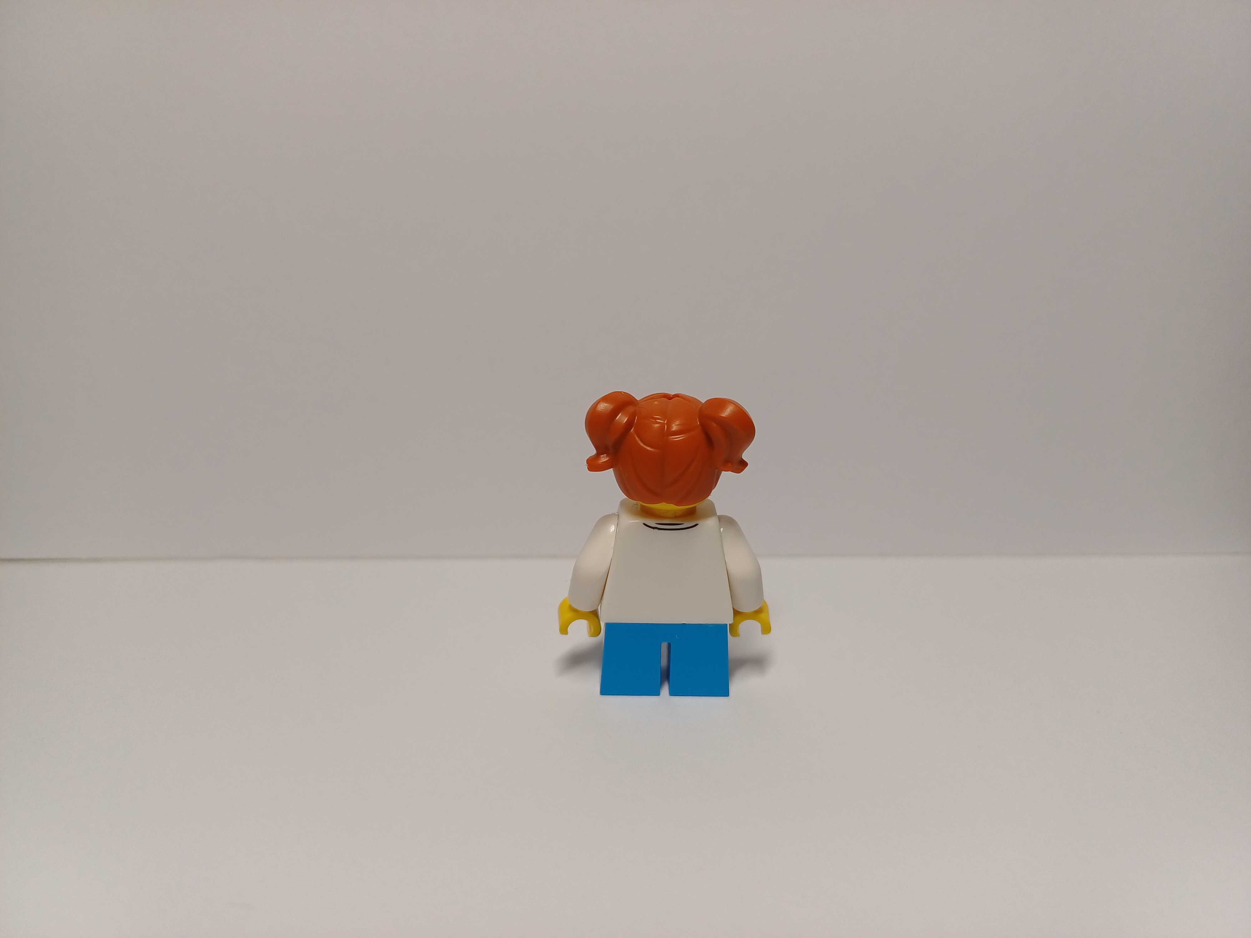 Figurka Lego z serii 24 dziewczynka z konikiem na biegunach