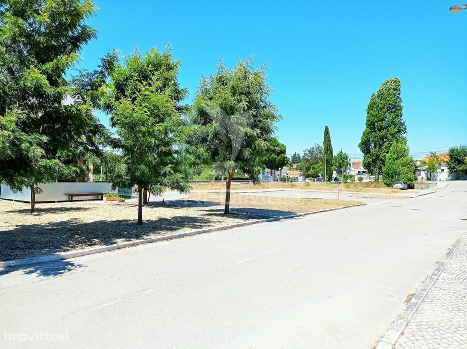 Terreno para (PRÉDIO)  4 apartamentos T3 + 4 apartamentos T2