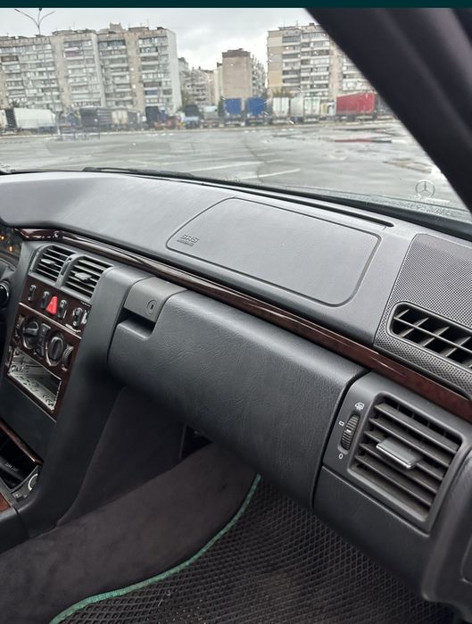 Мерседес 210 живой