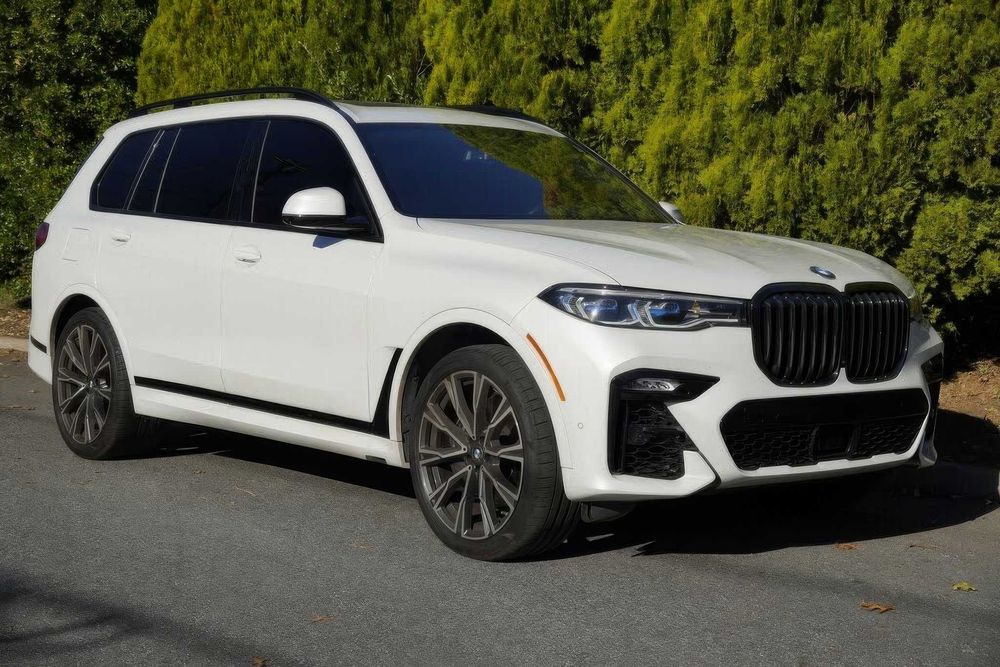 BMW X7 M50i      2022
