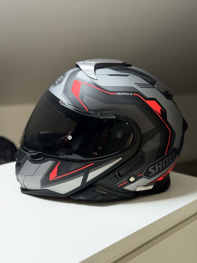 Capacete Shoei Neotec 2 com Intercomunicador Sena SRL2