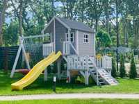 plac zabaw dla dzieci drewniany domek