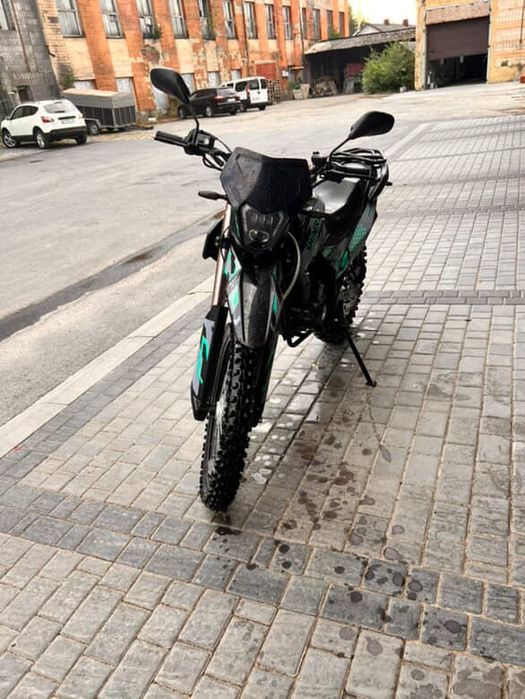 Мотоцикл в дуже гарному стані брався новий з магазіна