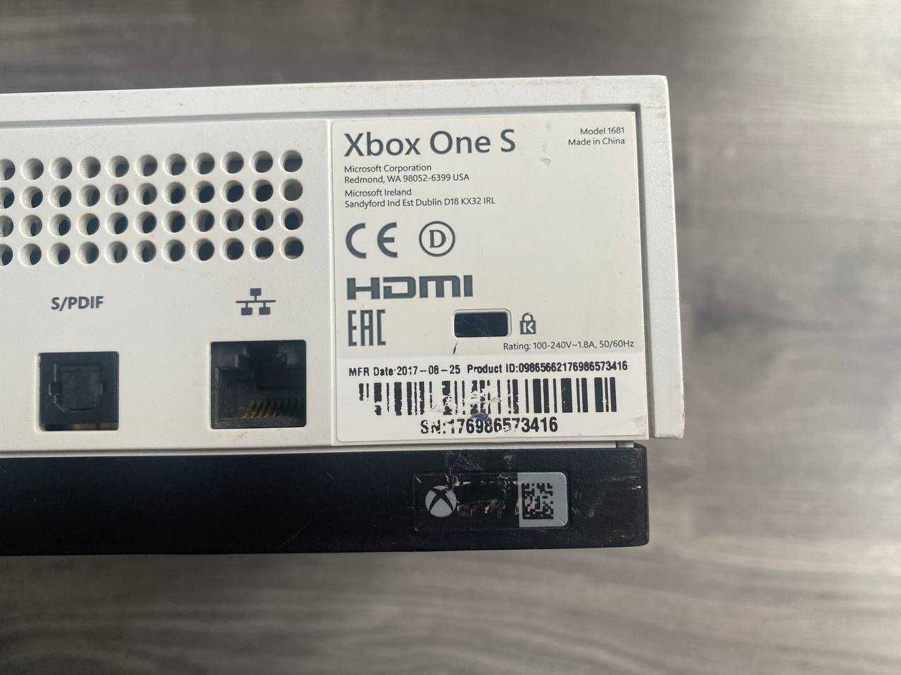 Microsoft Xbox One S Model 1681 по запчастинам.