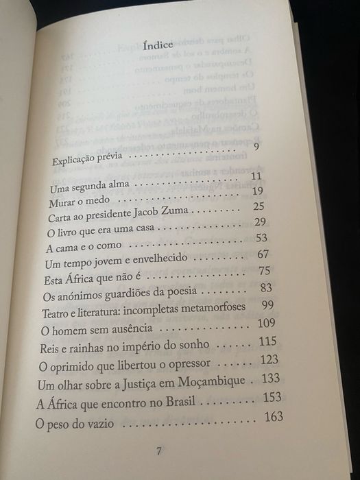 Livro de Mia Couto “O Universo num Grão de Areia”