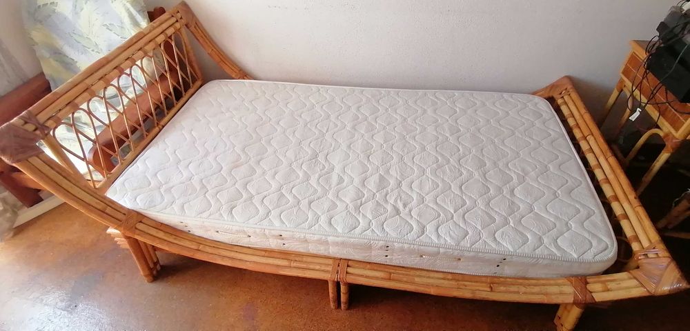 Bambú = Cama + Toucador + Cadeira + Mesa Cabeçeira + Espelho + Estante