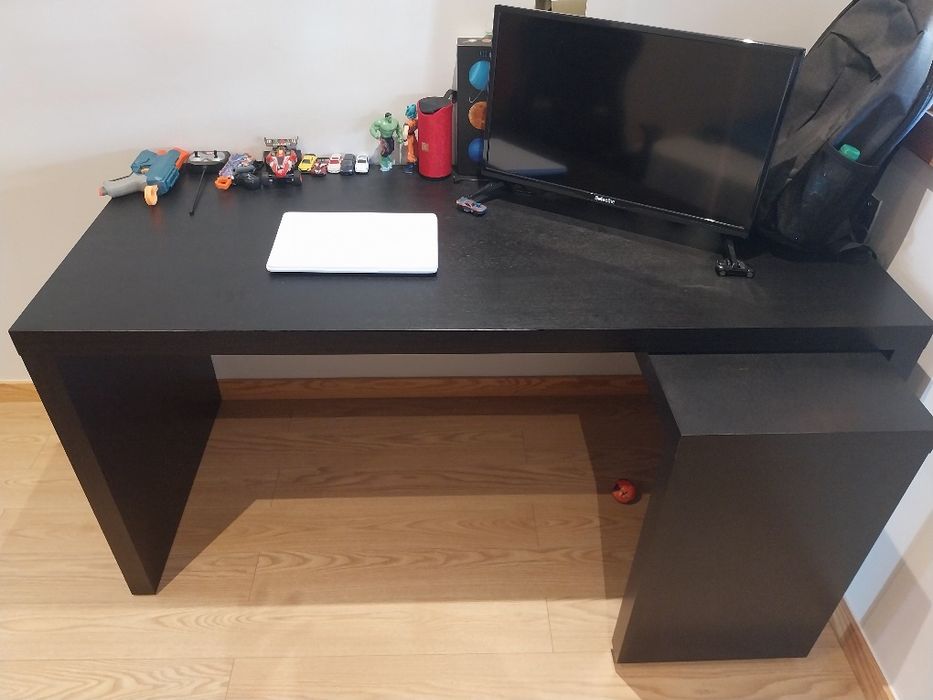 Secretária Malm com 6 meses de uso