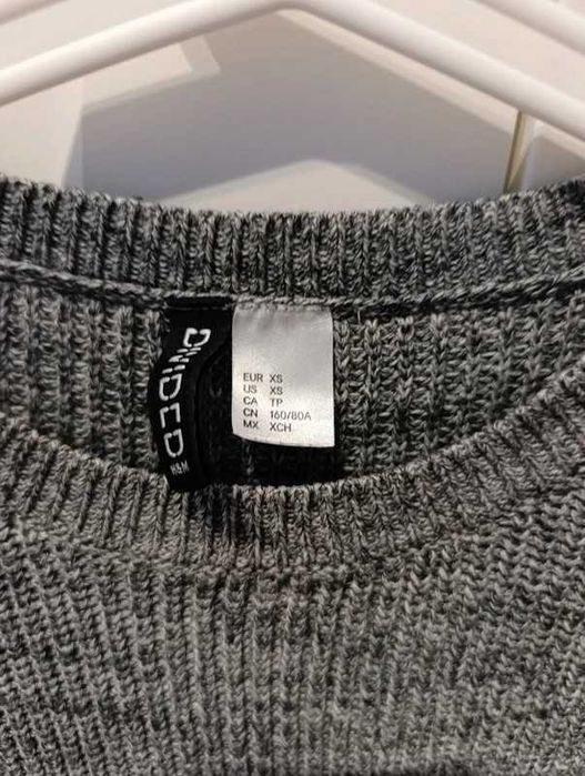 Szary dłuższy sweter z rozcięciami po bokach XS