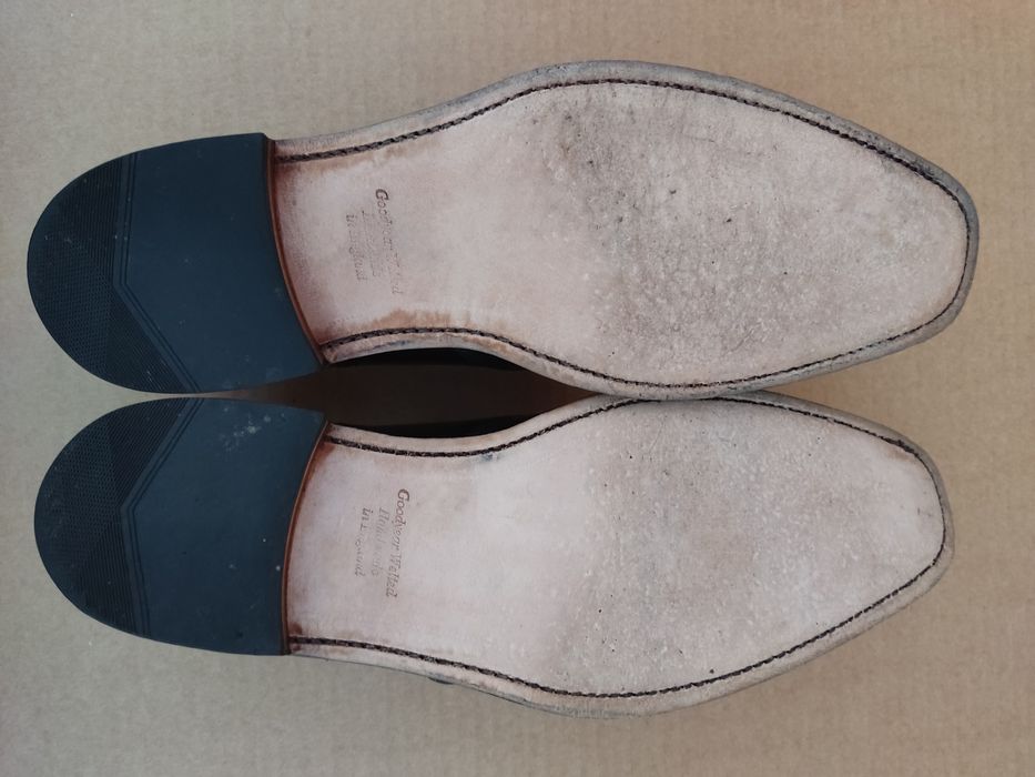 Чоловічі чорні туфлі Loake, модель single monk, броговані