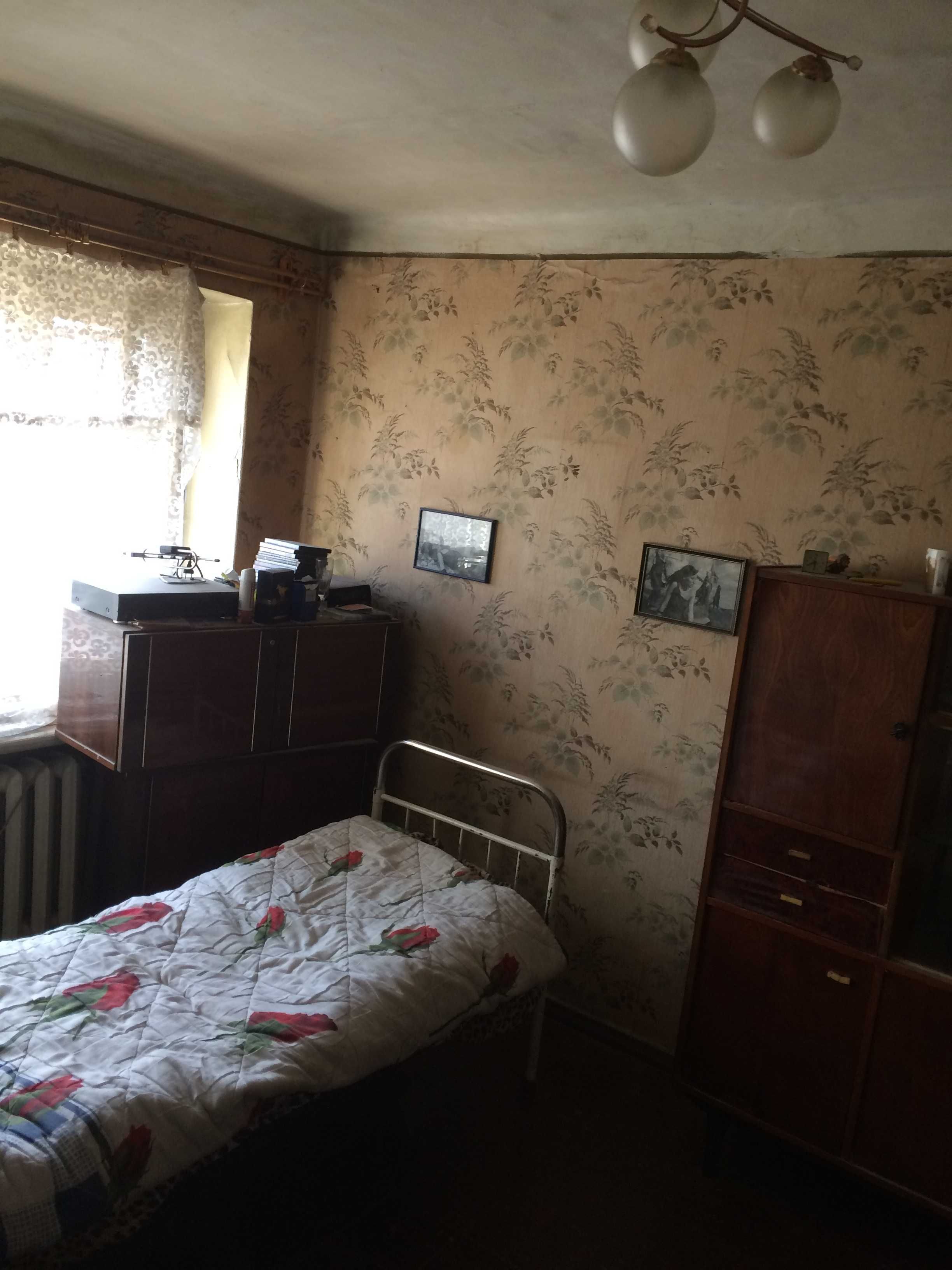 Продається секція 2 кімнати гуртожитку, р - н Центр не кутова